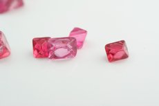 58 edle Spinel Kristalle