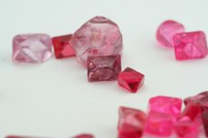 58 edle Spinel Kristalle