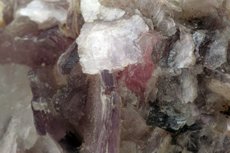 Lepidolith Kristalle in Matrix