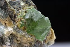 Feiner Peridot Kristall in Matrix