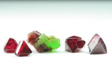 スピネル (Spinel)