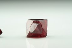 スピネル (Spinel)