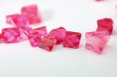 26 pcs. Pink-red glowing Spinel Crystals (Man - Sin mine)