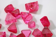 26 pcs. Pink-red glowing Spinel Crystals (Man - Sin mine)