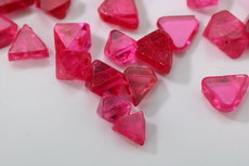 26 pcs. Pink-red glowing Spinel Crystals (Man - Sin mine)