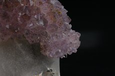 Amethyst Kristalle auf Quarz