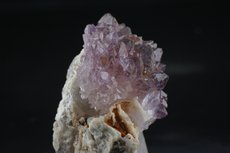 Amethyst Kristalle auf Quarz