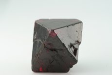 Tiefroter Spinel Kristall