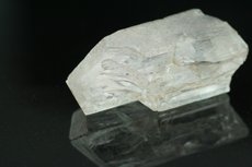  Hambergit Kristall