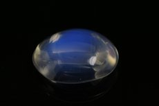 Feiner blauer Mondstein Cabochon