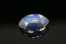 Feiner blauer Mondstein Cabochon