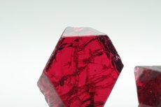 スピネル (Spinel)