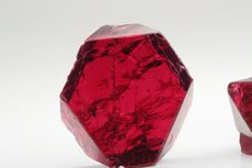 スピネル (Spinel)