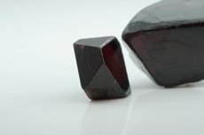 2 distorted Spinel Crystals