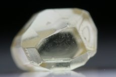 シンハリ石  シンハライト  (Sinhalite)