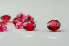 スピネル (Spinel)