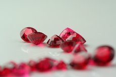 スピネル (Spinel)