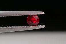 スピネル (Spinel)