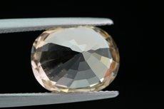 Fine faceted Danburite 5,9 cts.