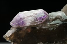 Amethyst auf Rauchquarz-Kristall