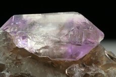 Amethyst auf Rauchquarz-Kristall