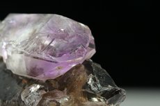 Amethyst auf Rauchquarz-Kristall