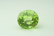 Feiner facettierter Peridot