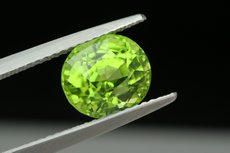 Feiner facettierter Peridot