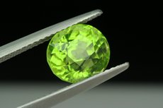 Feiner facettierter Peridot