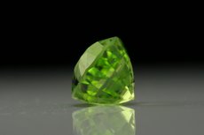 Feiner facettierter Peridot