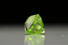 Feiner facettierter Peridot