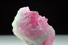 Pinkfarbige Turmalin Stufe