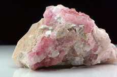 Pinkfarbige Turmalin Kristalle auf Quarz & Feldspat