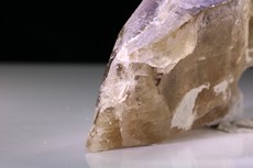 Petalit Kristall mit Endflächen 