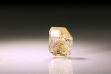 シンハリ石  シンハライト  (Sinhalite)