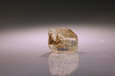 Sinhalit Kristall mit Endflächen