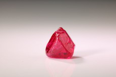 スピネル (Spinel)