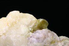 Gut geformter Johachidolith Kristall in Matrix