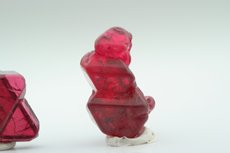 スピネル (Spinel)