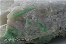 Grüner Beryll im Muttergestein