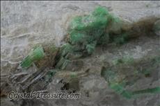 Grüner Beryll im Muttergestein