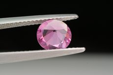 Pinkfarbiger Spinell Diamantschliff