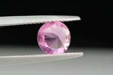 Pinkfarbiger Spinell Diamantschliff