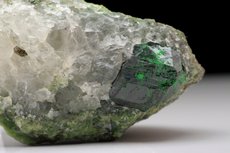 Top Uwarowit Kristall (1,3cm) in Matrix