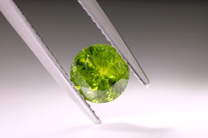 Feiner geschliffener Demantoid (Pferdeschwanz)  Telyanskaya