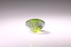 Feiner geschliffener Demantoid (Pferdeschwanz)  Telyanskaya