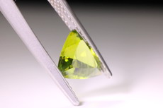 Schöner Demantoid Trillion-Schliff (Telyanskaya)