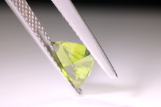 Schöner Demantoid Trillion-Schliff (Telyanskaya)