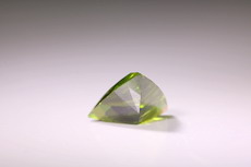 Schöner Demantoid Trillion-Schliff (Telyanskaya)