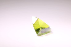 Schöner Demantoid Trillion-Schliff (Telyanskaya)